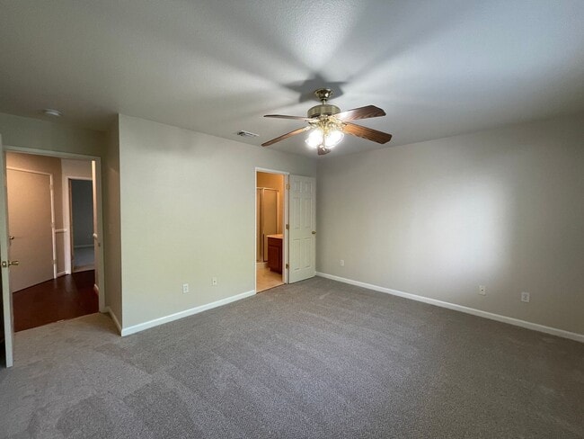 Building Photo - Exceptionally Roomy Upstairs 2 Bed 2 Bath Duplex! Dishwasher, Garage, Washer/Dryer Hookups