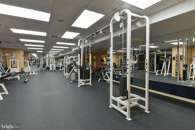 Building Photo - 100 Harborview Dr