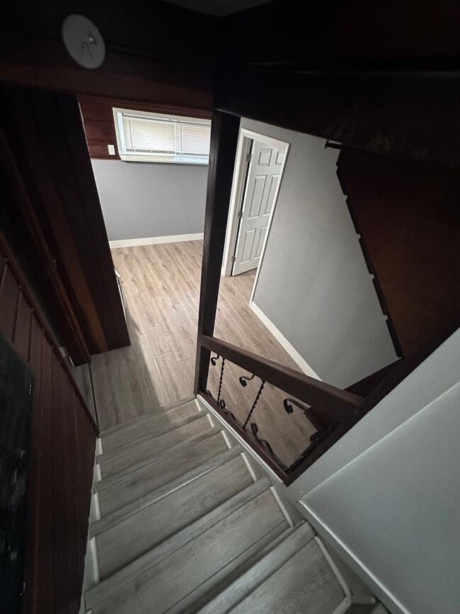 Building Photo - $1495 - 3 bedroom/ 1.5 bathroom - Beautifu...