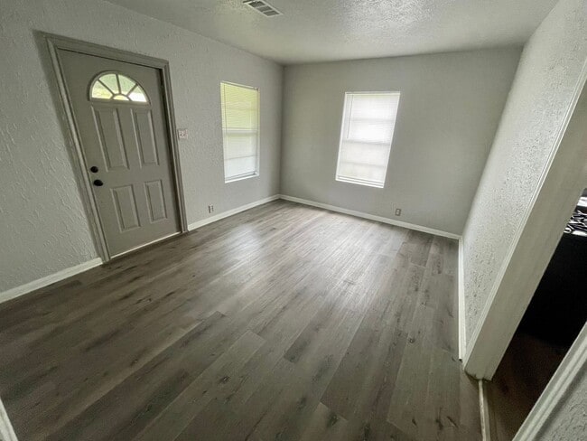 Building Photo - 3885 Park St