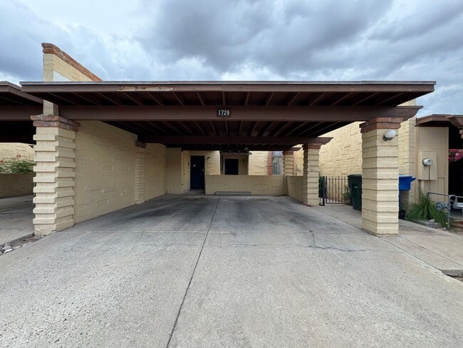 Primary Photo - 2Bdm 2Ba towhome, great location! call today!