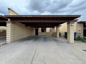 Building Photo - 2Bdm 2Ba towhome, great location! call today!