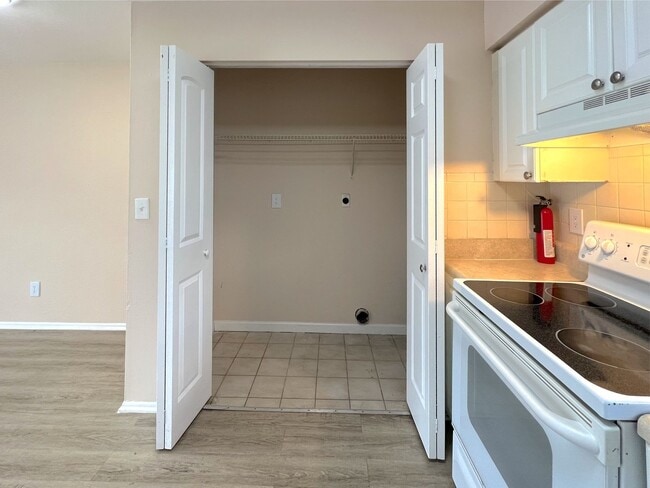 Building Photo - Charming 2 Bedroom, 1 Bath Duplex in Fort ...