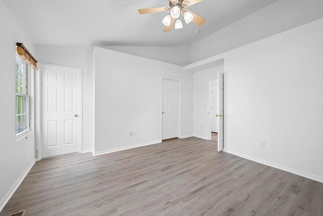 Building Photo - 4035 Redroyal Ave