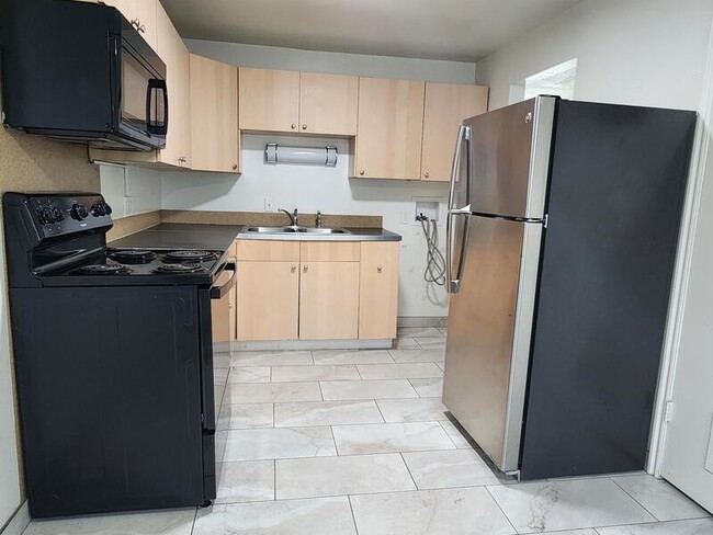 Building Photo - 2590 Robin Rd