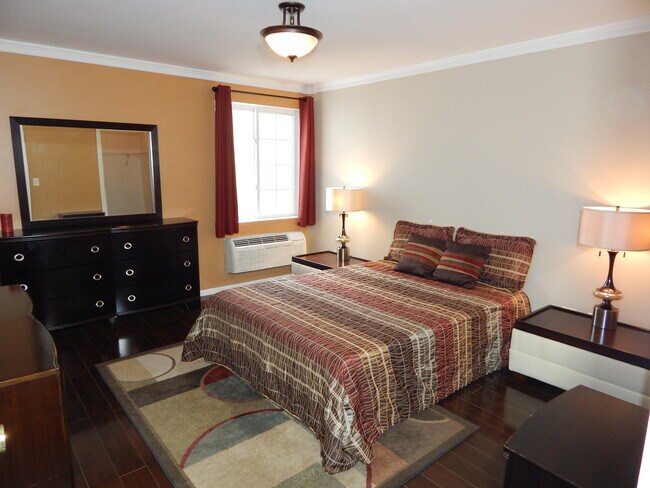 Building Photo - 2413 Silverstone Dr