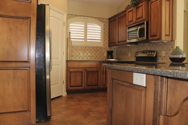 Building Photo - 4571 High Park Dr