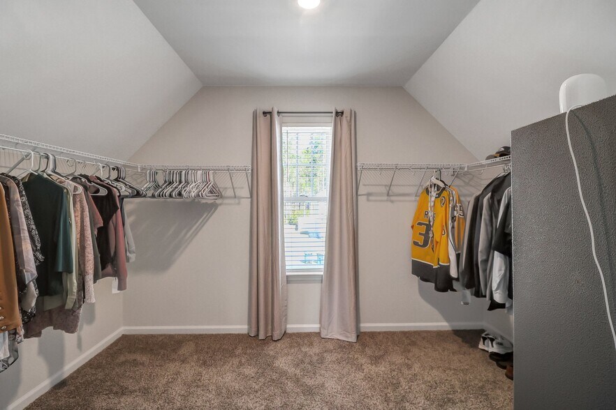 Building Photo - 114 Chalk Farm Way