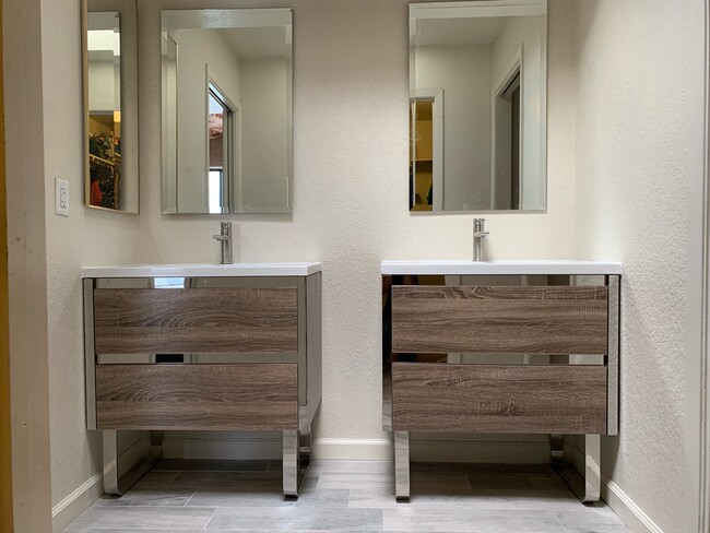 Master Bath Vanity Area - 732 Lake Terrace Cir