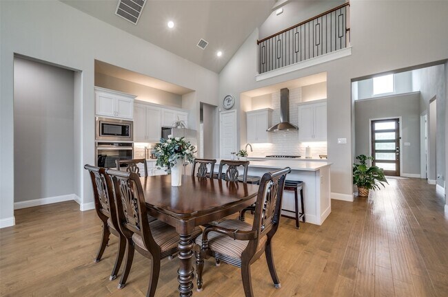 Building Photo - 9767 Maple Hill Ln