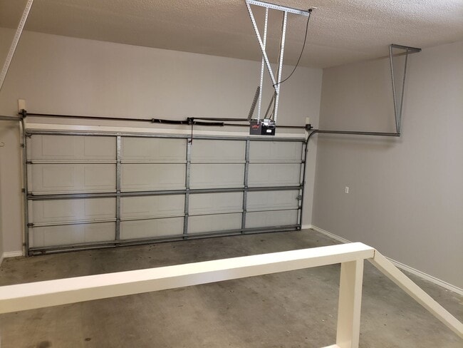 Building Photo - 3106 Lake Forest Dr