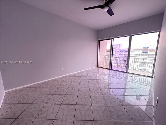Building Photo - 18051 Biscayne Blvd