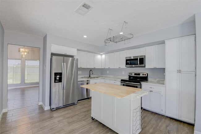 Building Photo - 4535 Turf Valley Dr
