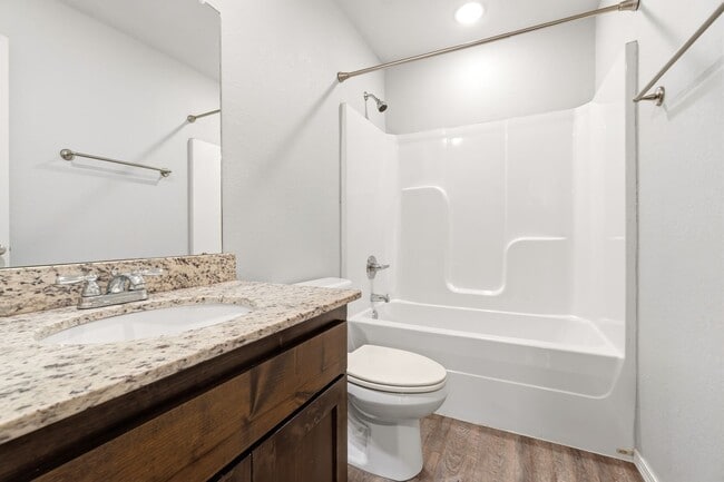 Building Photo - 2009 Knoxville St