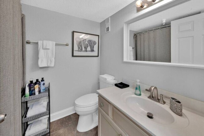 Building Photo - 769 Sundial Ct