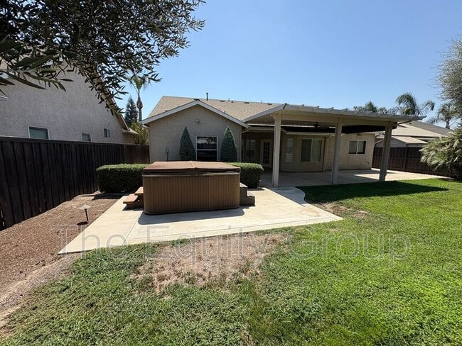 Building Photo - 6226 W Oak Ave