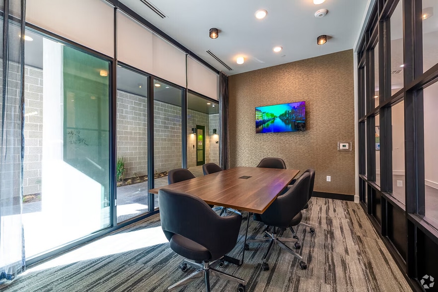 Building Photo - 1010 Springdale Rd