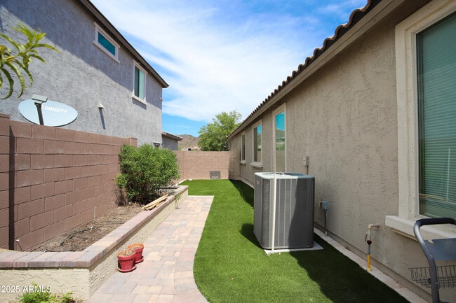 Building Photo - 7013 W Bajada Rd