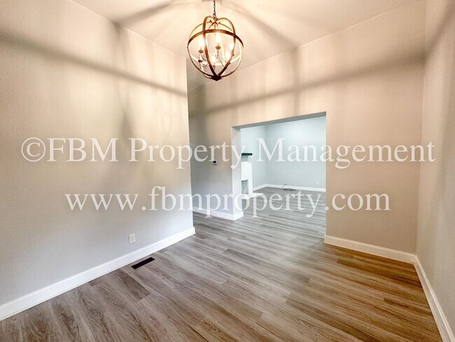 Building Photo - 518 N 26th St