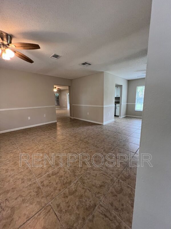 Building Photo - 360 Vincent Dr