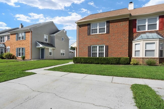 Building Photo - Yorktown Living