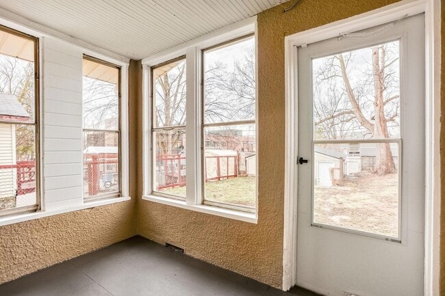 Building Photo - 3407 N Oliver Ave