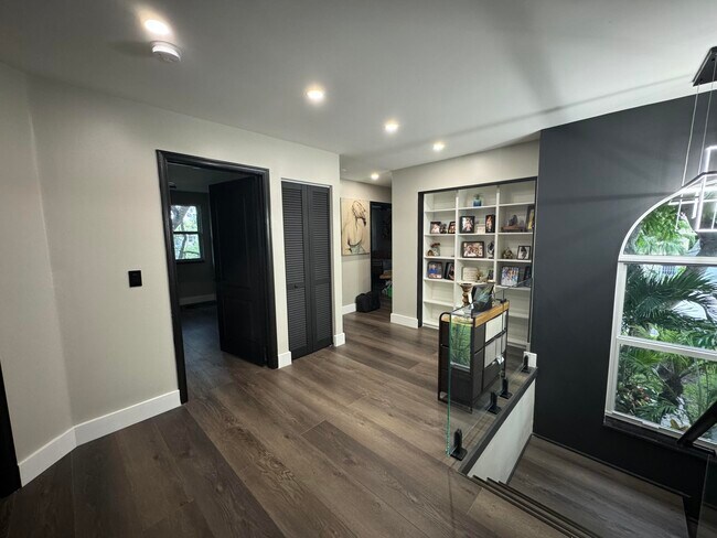 Building Photo - 10366 Buena Ventura Dr