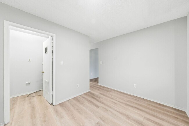 Building Photo - 2415 Shirley Ave