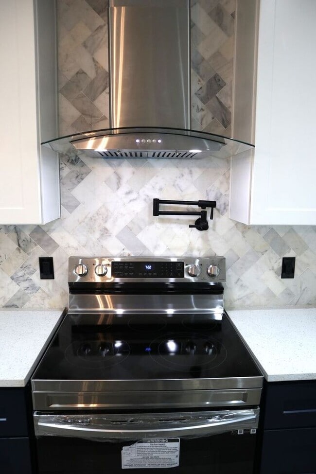 Building Photo - Oakland City 3 Bed/2 Bath, Beautifully Rem...