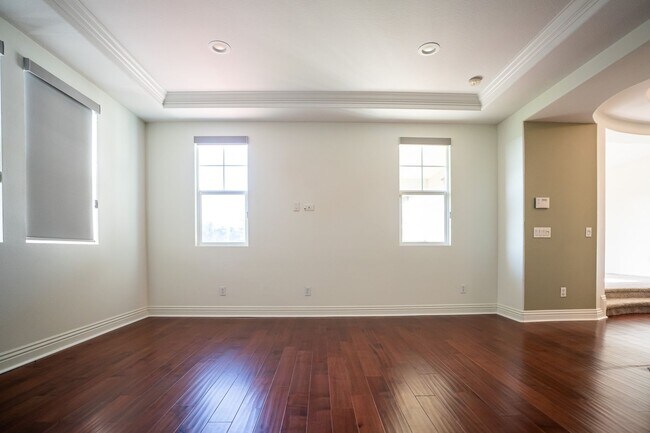 Building Photo - Exceptional estate Located In the highly desirable College Park Community.