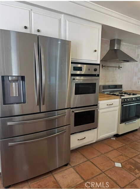 Building Photo - 17041 Escalon Dr