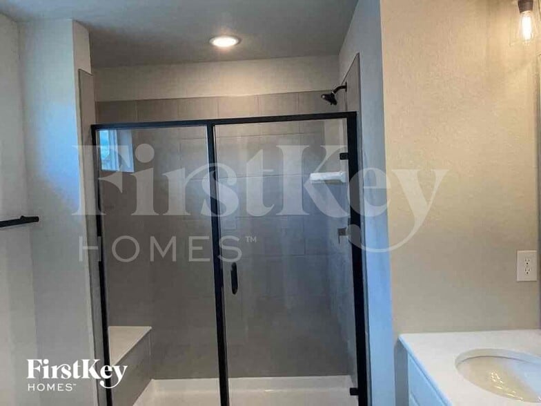 Building Photo - 6907 Akela Ln