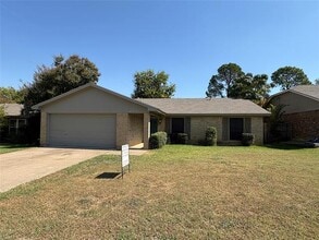 Building Photo - 2603 Nelwin Pl