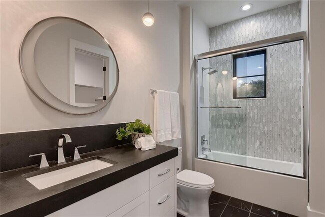 Building Photo - 6008 Lantern View Dr