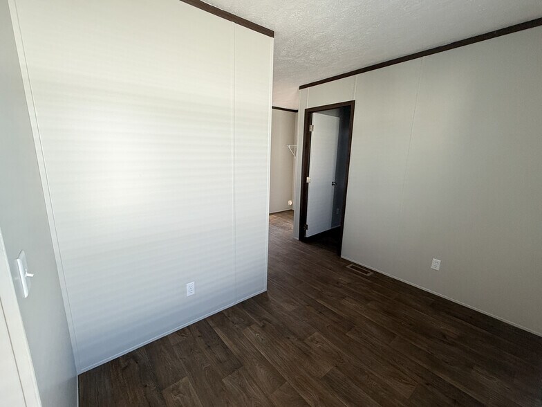 Building Photo - 111 Palomino Dr