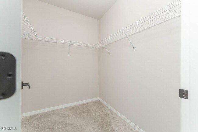 Building Photo - 526 SE 20th Ct