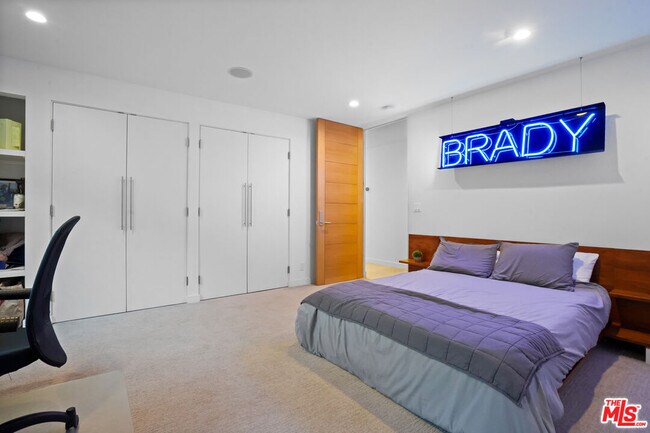 Building Photo - 30479 Morning View Dr