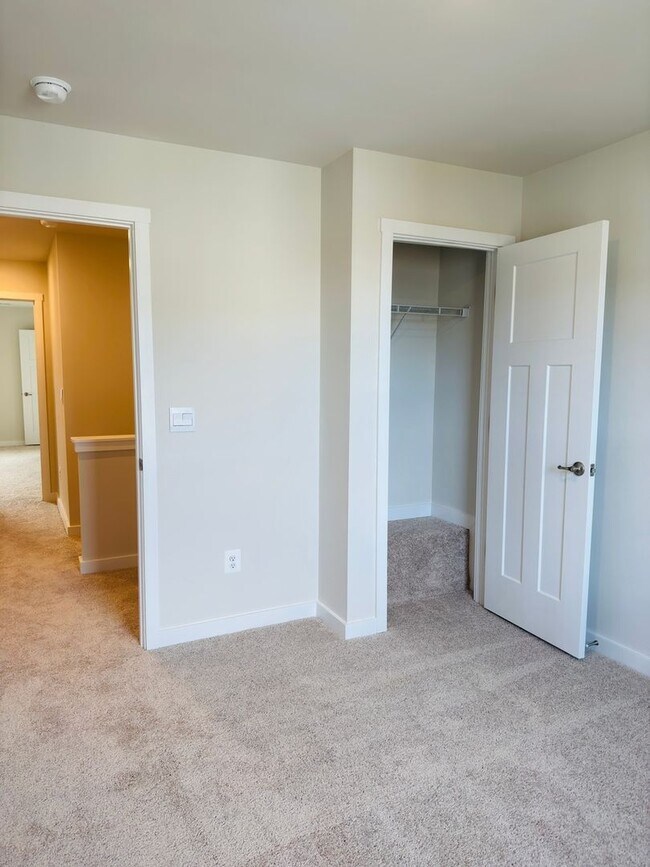 Building Photo - Brand New 4 Bed 3.5 Bath End Unit Townhome in Inwood