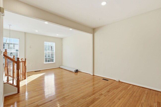 Building Photo - Unbeatable location near Lake Ridge Park and Marina, offering boating, fishing, wildlife and bird...