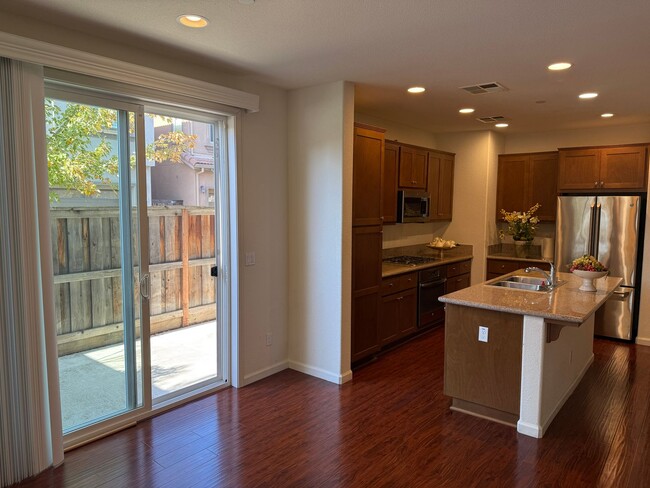 Building Photo - MODERN NEWER 3 BEDROOM 2 STORY FAIRFIELD *...