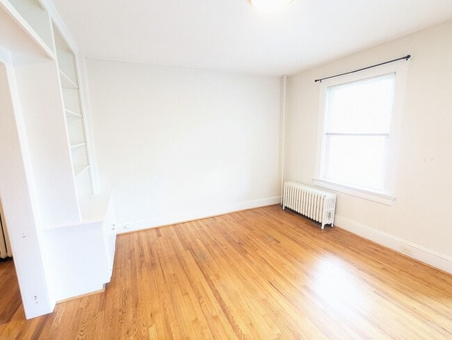 Building Photo - Charming Historic townhouse in downtown Frederick available mid June!