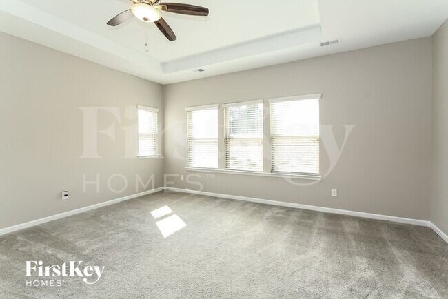 Building Photo - 11370 Cedarvale Farm Pkwy