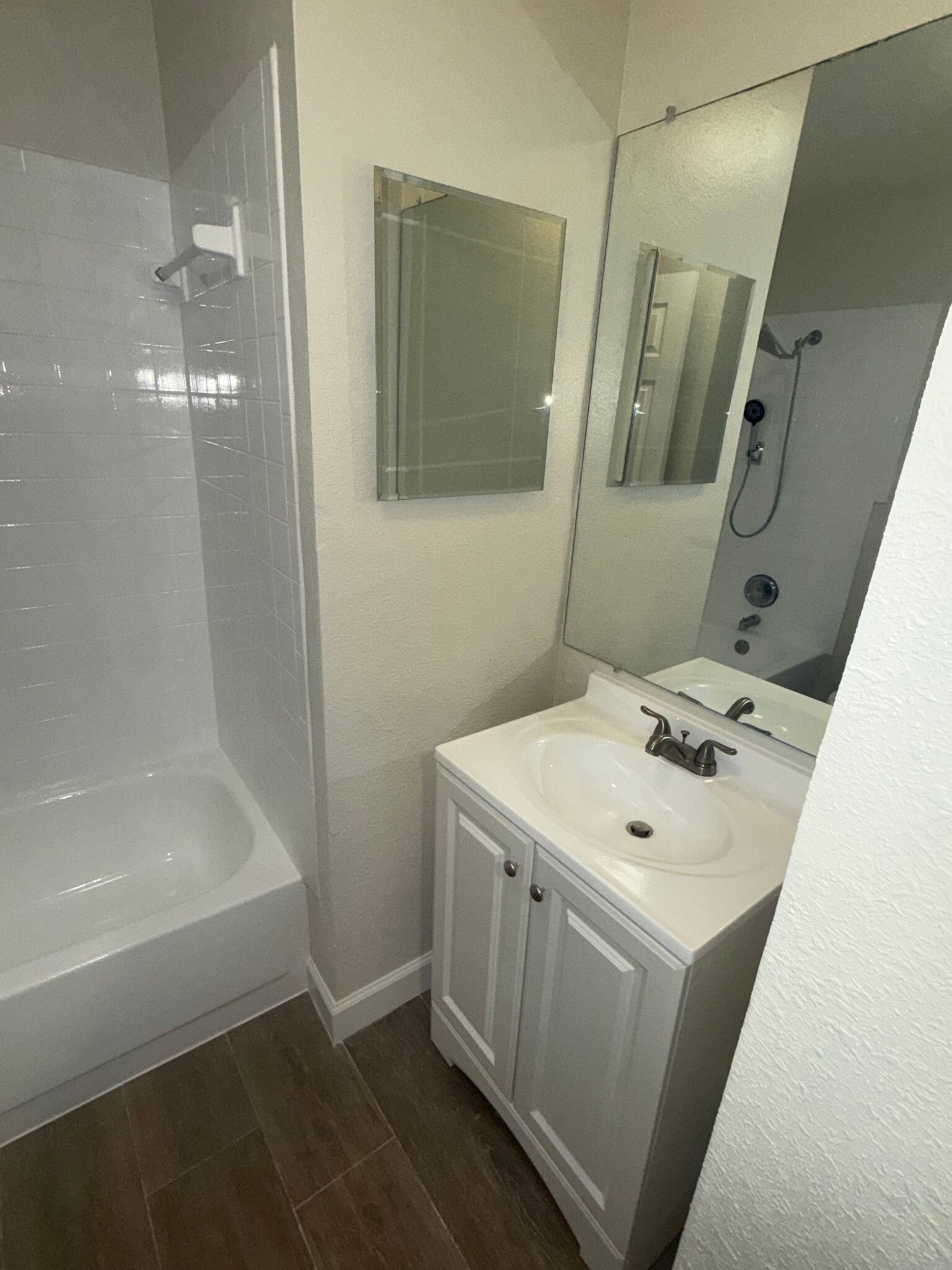 Building Photo - 7116 Oakwood Dr