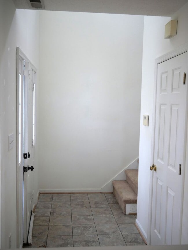 Building Photo - 113 Amelia Ct