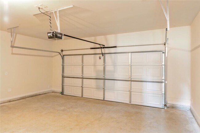 Building Photo - 610 Mackenzie Cv