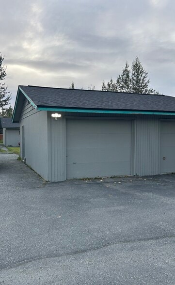 Building Photo - 5001 E Mayflower Ln