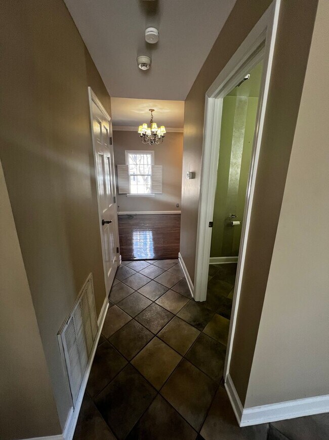 Building Photo - 204 Woodside Ave