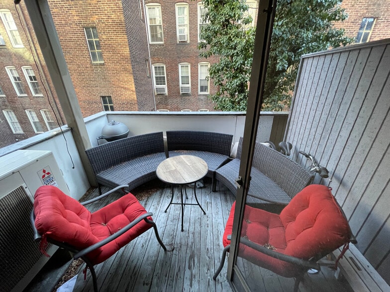 Building Photo - 54 Saint Germain St