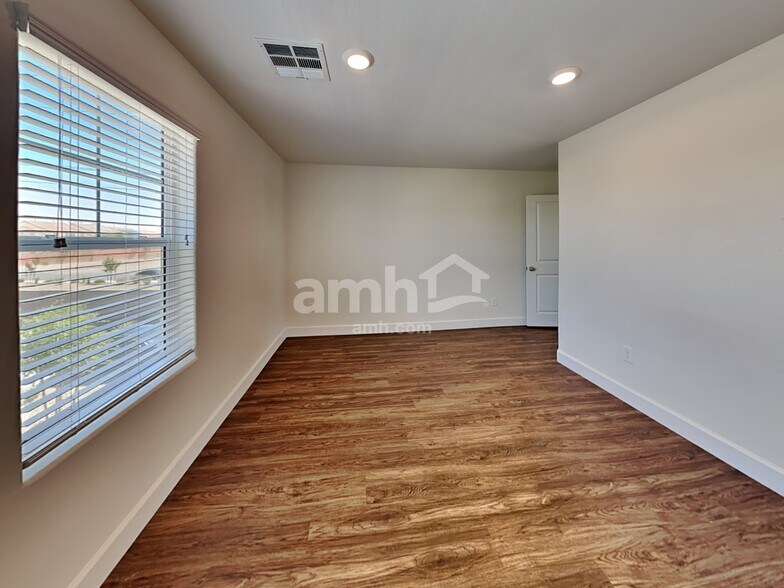 Building Photo - 8186 Inhibition Ct