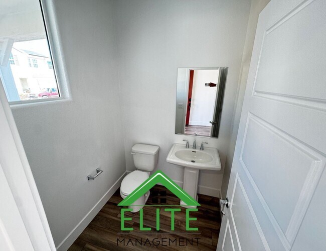 Building Photo - Spacious 4-Bedroom Home in Prime Folsom Lo...